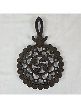 Vintage Cast Iron Trivet Three Feet on Bottom Hearts Geometric Shapes 1952